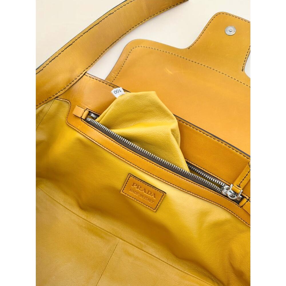 Prada Vitello Cuoio Vintage Cognac Brown Brogue Buckle Shoulder bag - Picture 7 of 11